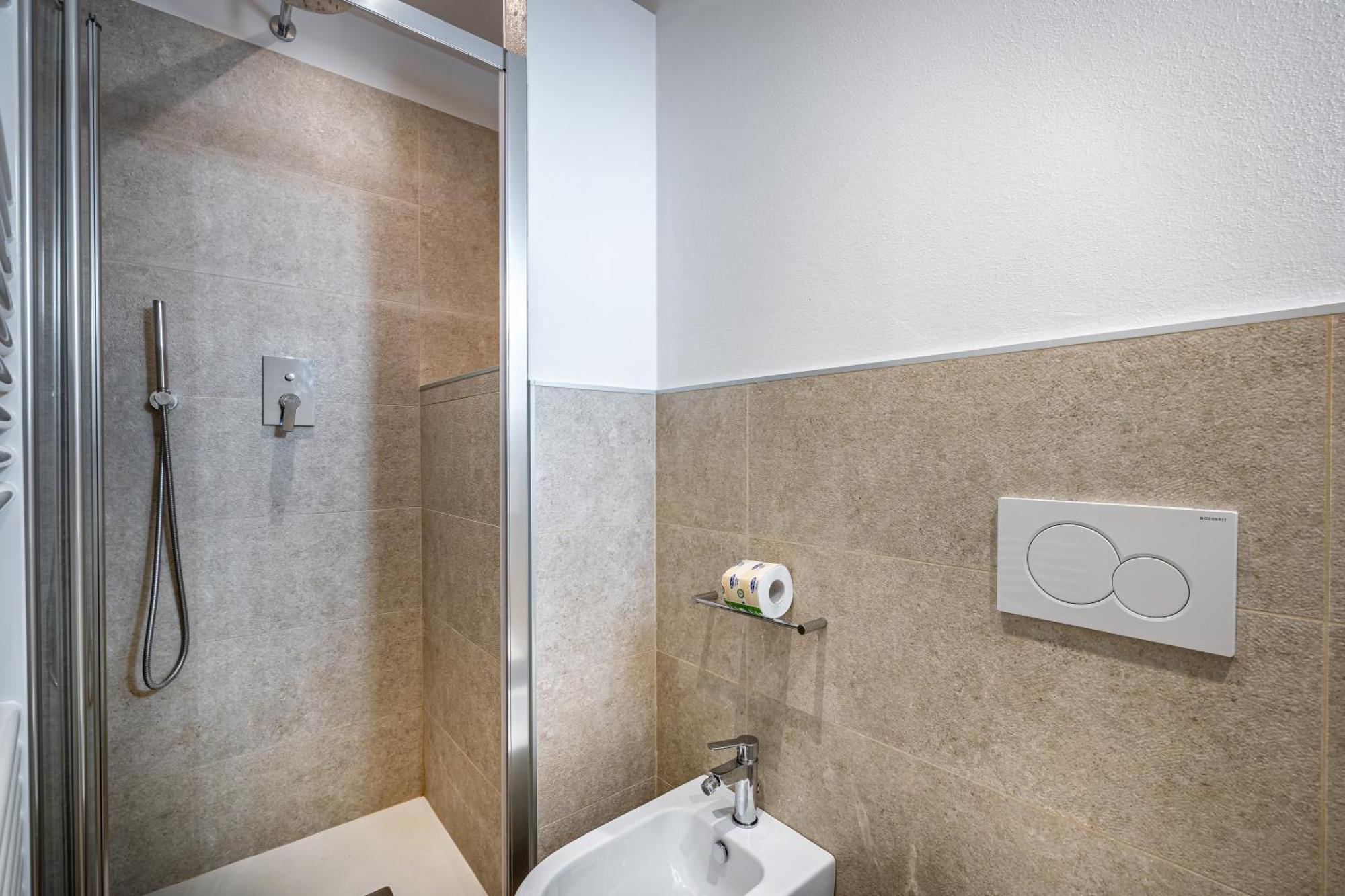Roommo Via Dei Pilastri Giada Florence Luaran gambar